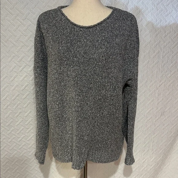 14th & Union Charcoal Women's Crew Neck Sweater - Picture 1 of 3